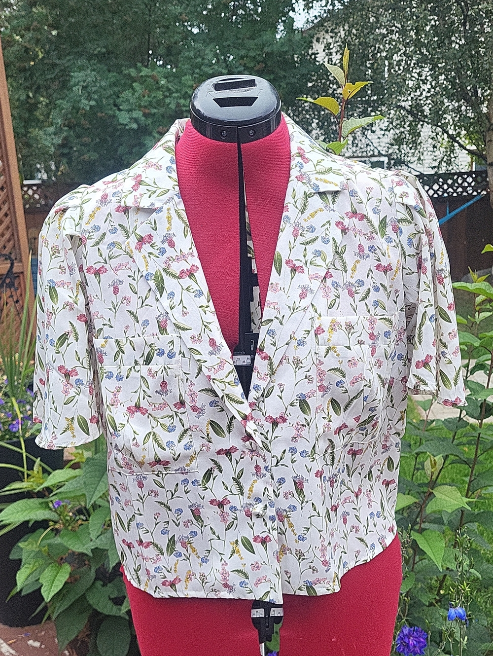 Women's White Floral Short-Sleeve Button-Down Crop Shirt